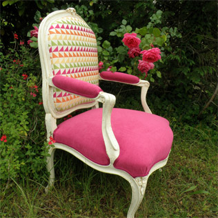 fauteuil rose triangle